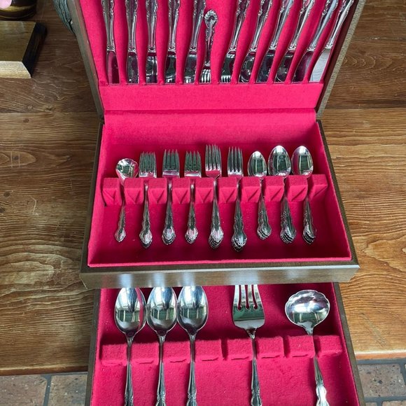 oneida dover flatware set (32 pcs) - Picture 1 of 4